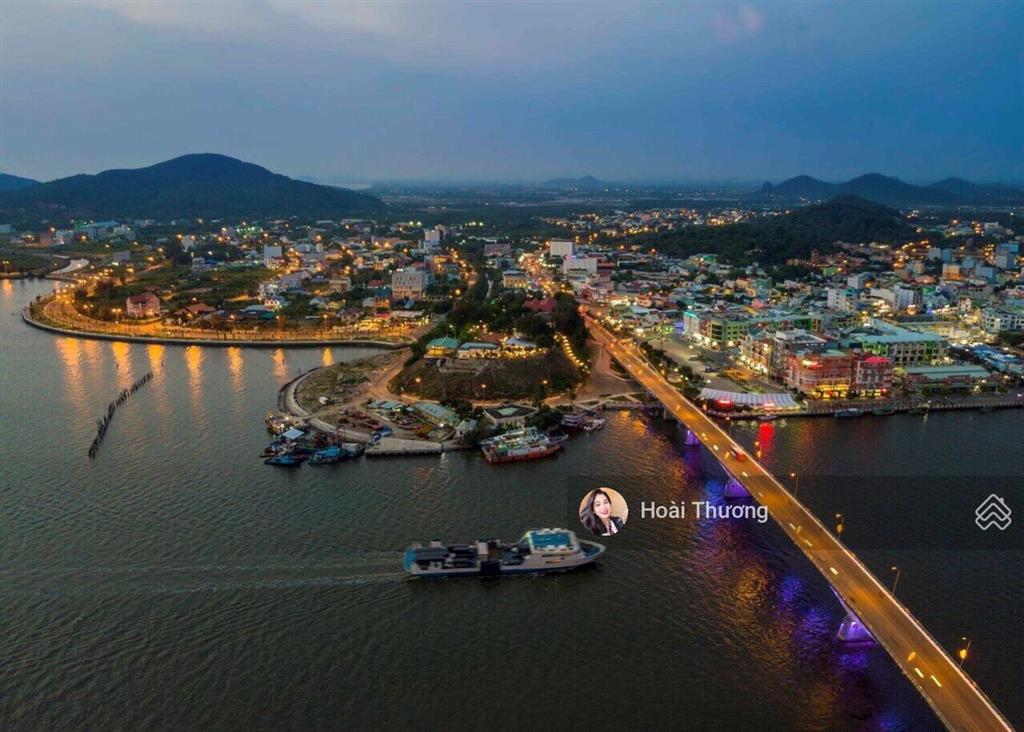 Bán cặp nền đường số 6,võ văn kiệt khu đô thị mới hà tiên,khu vực đông dân,gần trung tâm/0932 185 ***