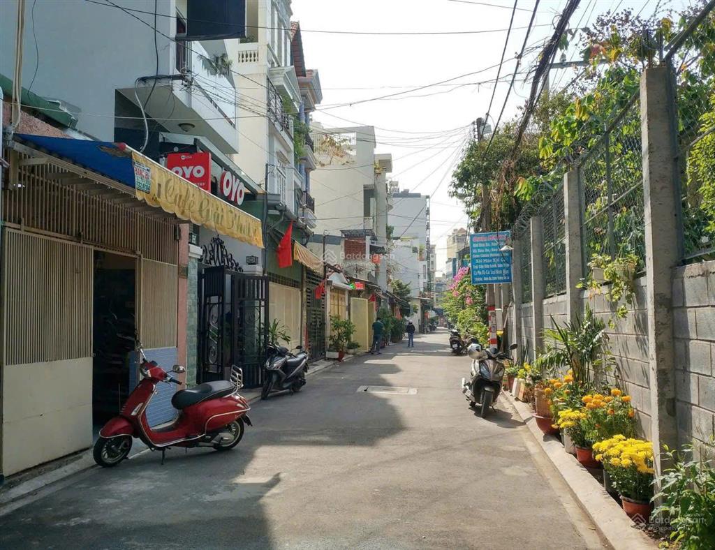 Bán khuôn nhà diện tích (4,5x18m), hẻm 6m, đường hoàng văn thụ, tân bình
