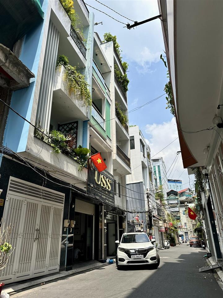 Bán tòa chdv 6 tầng, thang máy đường huỳnh văn bánh, phú nhuận. hđ thuê 69 triệu/tháng
