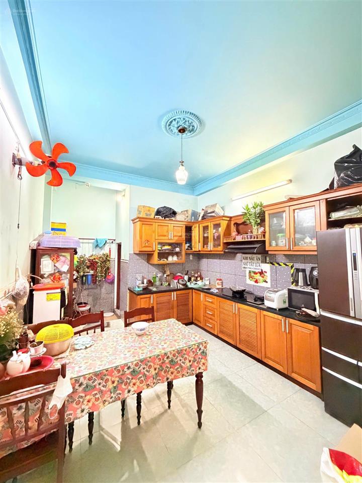 Mặt tiền cách mạng. tân phú. dt 4x18m. 4 tầng. giá 9.6 tỷ