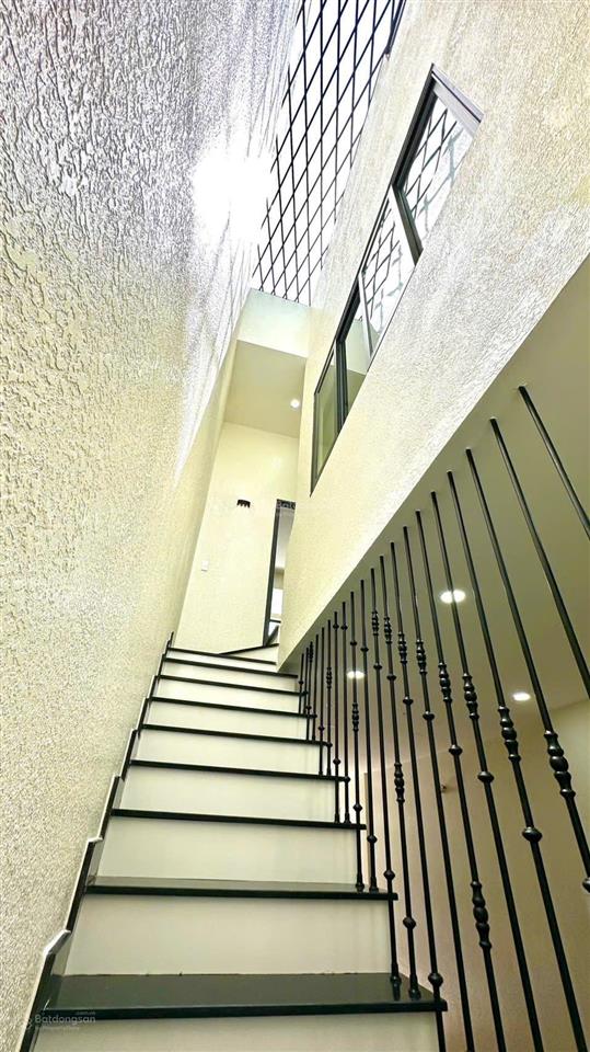 Mặt tiền kinh doanh nội bộ ngay chợ hoàng hoa thám trường chinh. 4,2x12m. 1 lầu mới. giá 9.6 tỷ