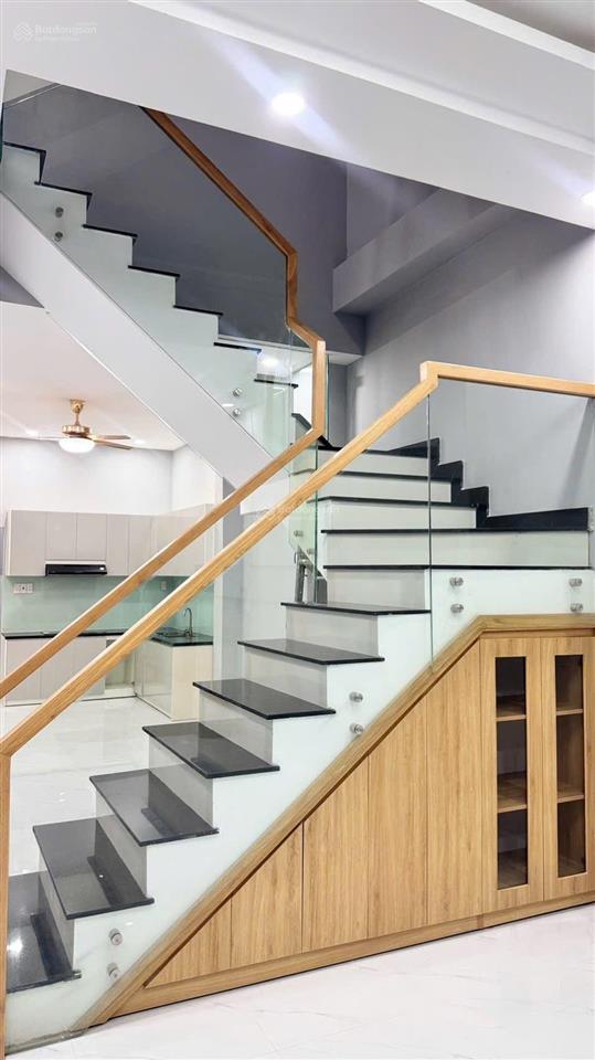Hẻm 2 xe hơi lê ngã. dt 3,9x15m  3 tầng mới full nt. giá 8,6 tỷ