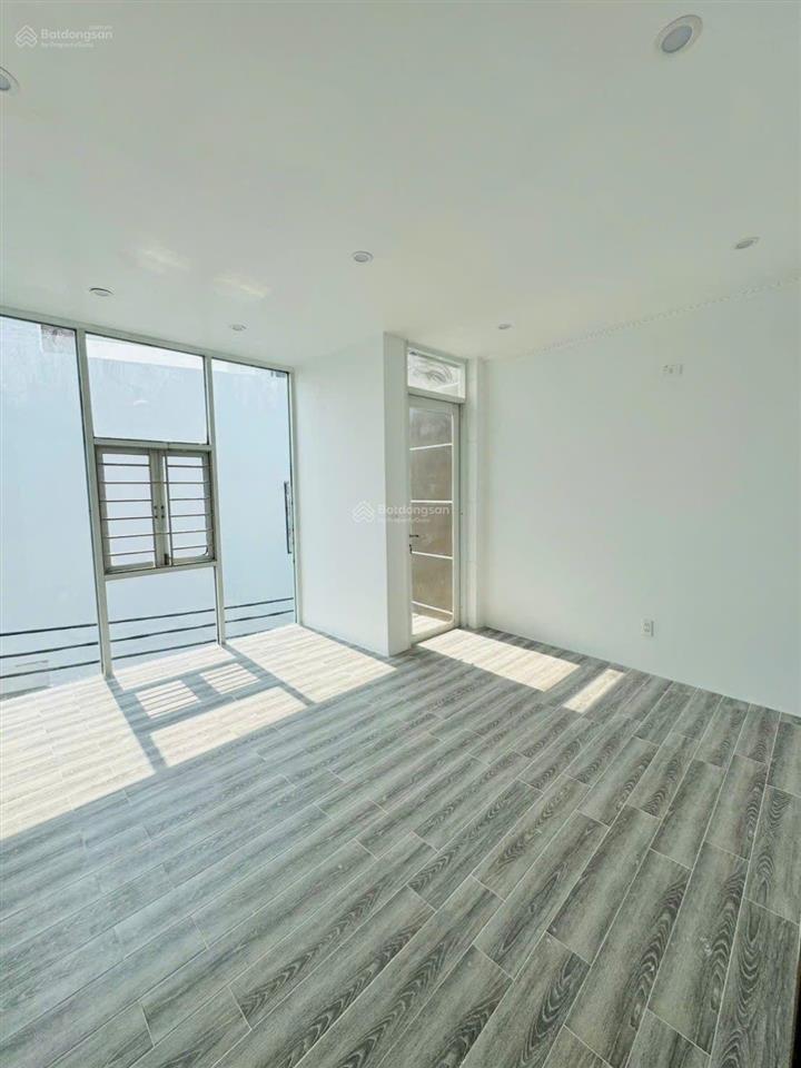 Bán nhà lầu trung tâm 4.5 tỷ kinh doanh, gần chợ đêm biên hùng, 1 sẹc đường chính chỉ 100m