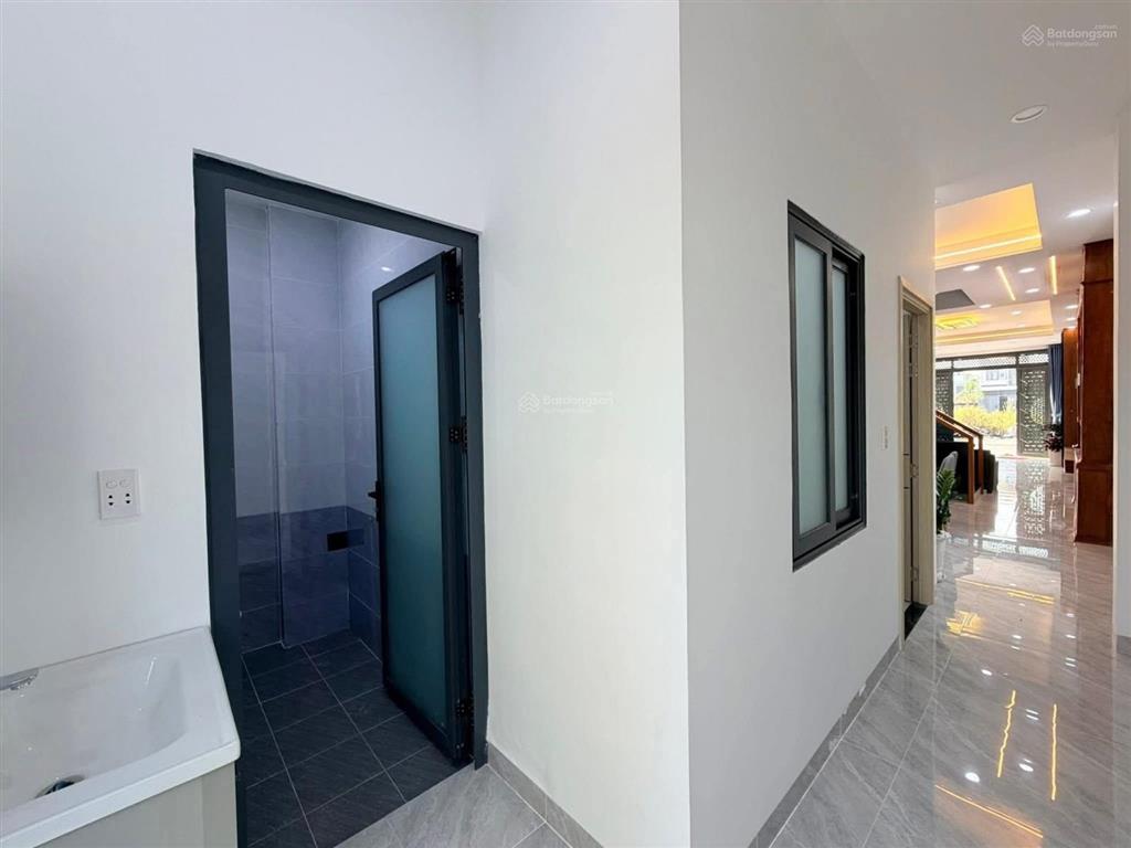 Bán căn góc 2 lầu thuộc kdc bửu long mới p. trấn biên, nhà mới ở hiện đại đầy đủ tiện nghi