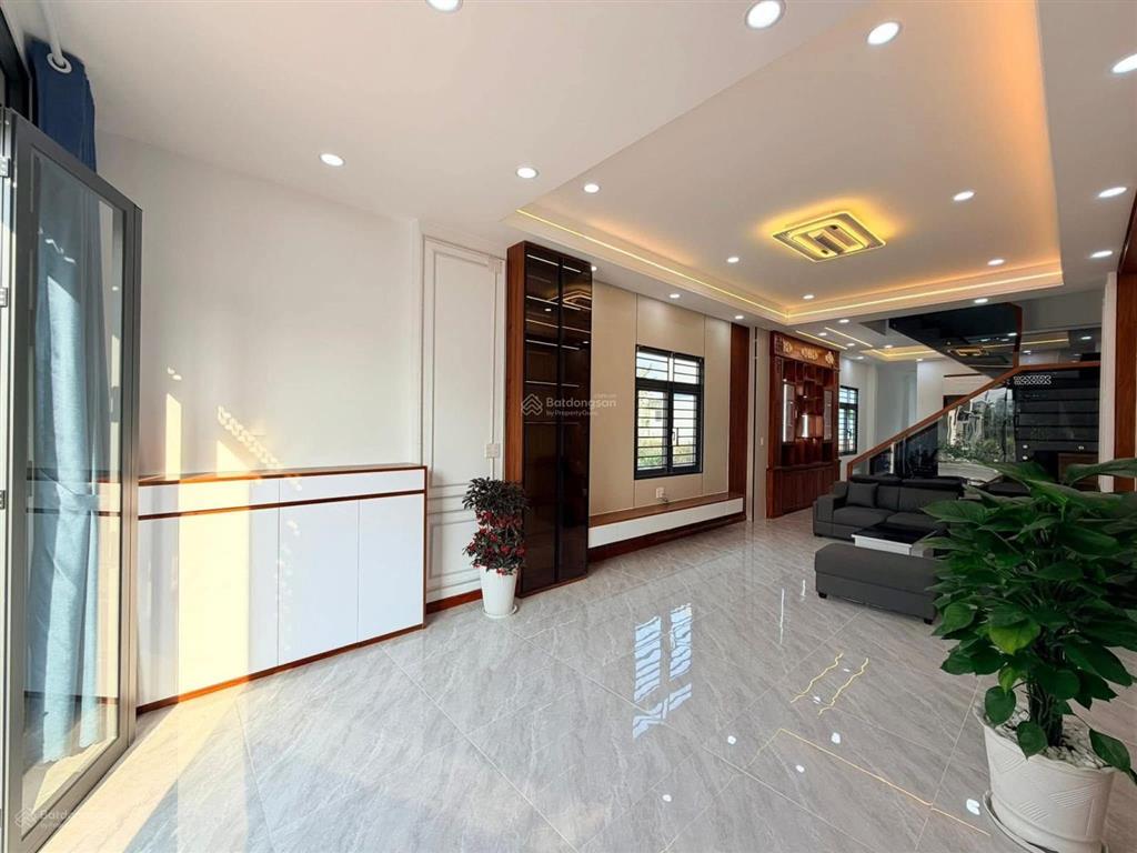 Bán căn góc 2 lầu thuộc kdc bửu long mới p. trấn biên, nhà mới ở hiện đại đầy đủ tiện nghi