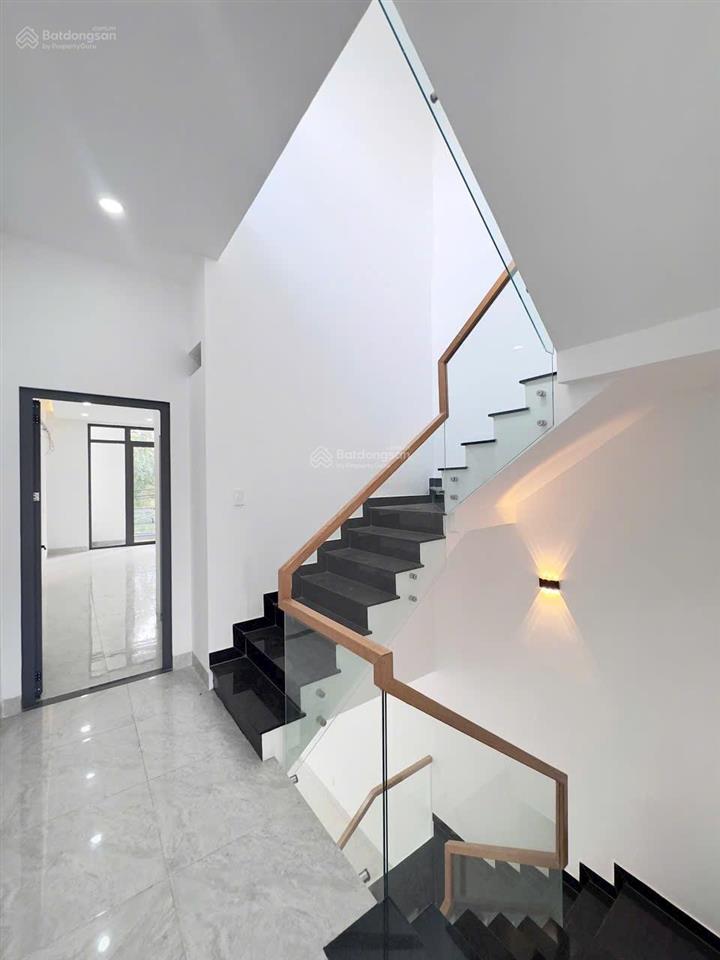 Nhà lầu mặt tiền phường thống nhất 8,2 tỷ sổ riêng thổ cư, mặt tiền buôn bán gần kdc d2d