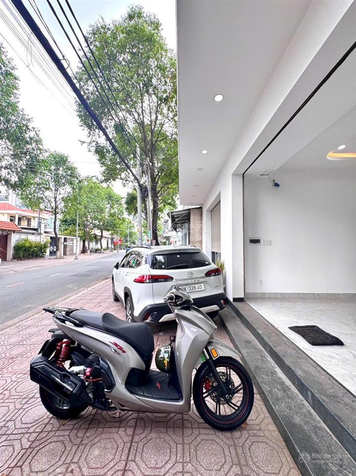 Nhà lầu mặt tiền phường thống nhất 8,2 tỷ sổ riêng thổ cư, mặt tiền buôn bán gần kdc d2d