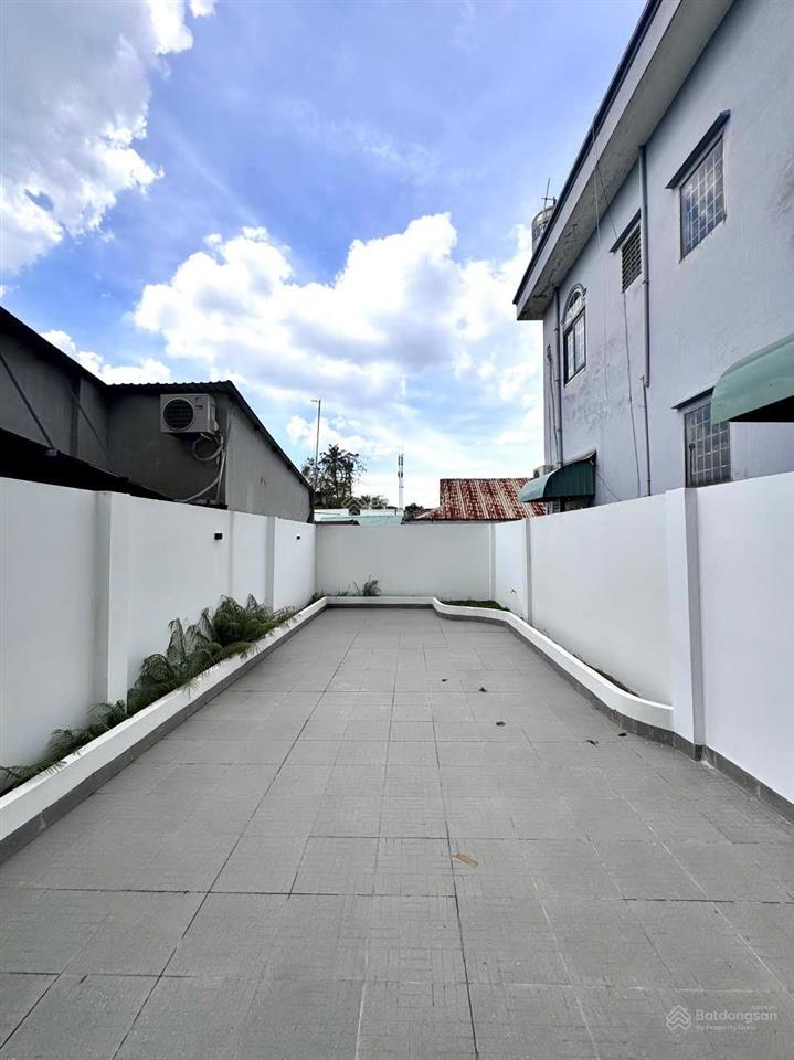 Nhà lầu mặt tiền phường thống nhất 8,2 tỷ sổ riêng thổ cư, mặt tiền buôn bán gần kdc d2d
