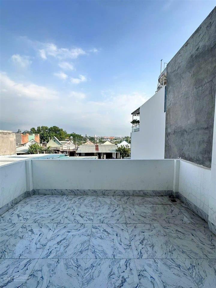 Nhà lầu mới 93m2 p.tân phong chỉ 4.2 tỷ,đường ô tô,gần chợ trường học,cây xăng 26.