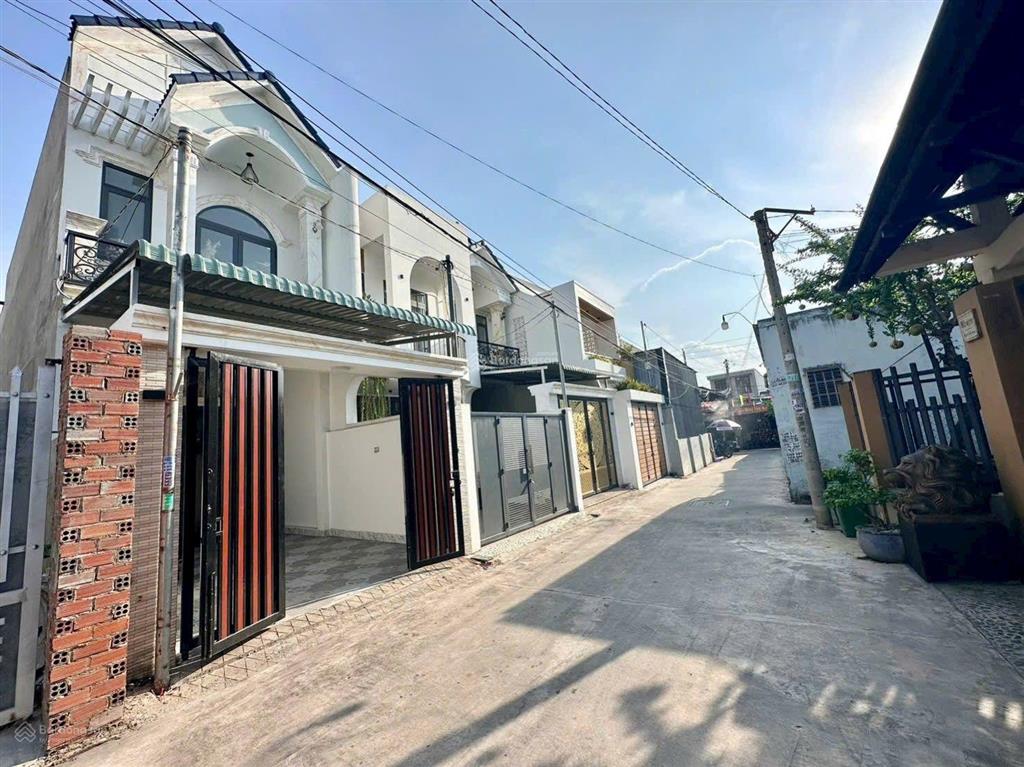 Nhà lầu mới 93m2 p.tân phong chỉ 4.2 tỷ,đường ô tô,gần chợ trường học,cây xăng 26.