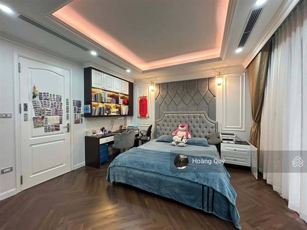 Biệt thự vị trí kinh doanh khuất duy tiến. diện tích 150m2*5 tầng ba mặt thoáng giá đầu tư 41.5 tỷ