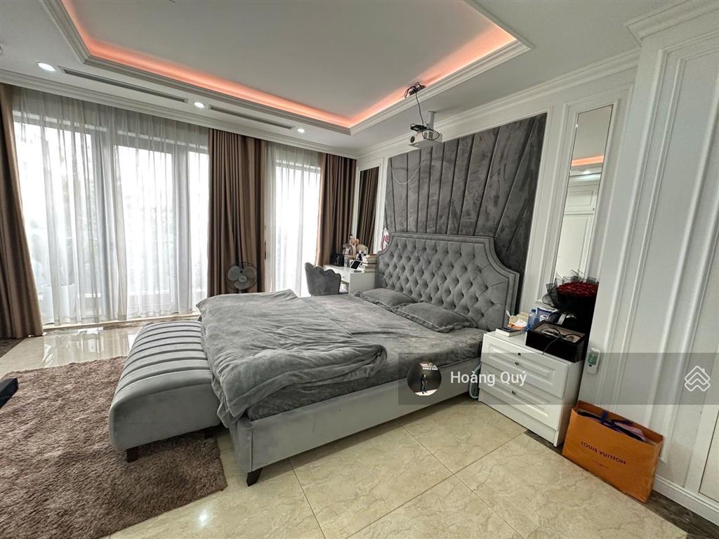 Biệt thự vị trí kinh doanh khuất duy tiến. diện tích 150m2*5 tầng ba mặt thoáng giá đầu tư 41.5 tỷ