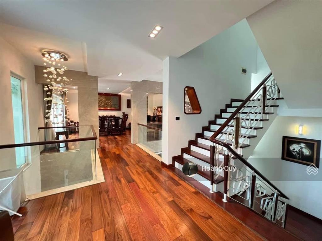 Biệt thự sân vườn kđt mỹ đình  nam từ liêm 140m2* mặt tiền 10m. vị trí đẹp kinh doanh 41.5 tỷ