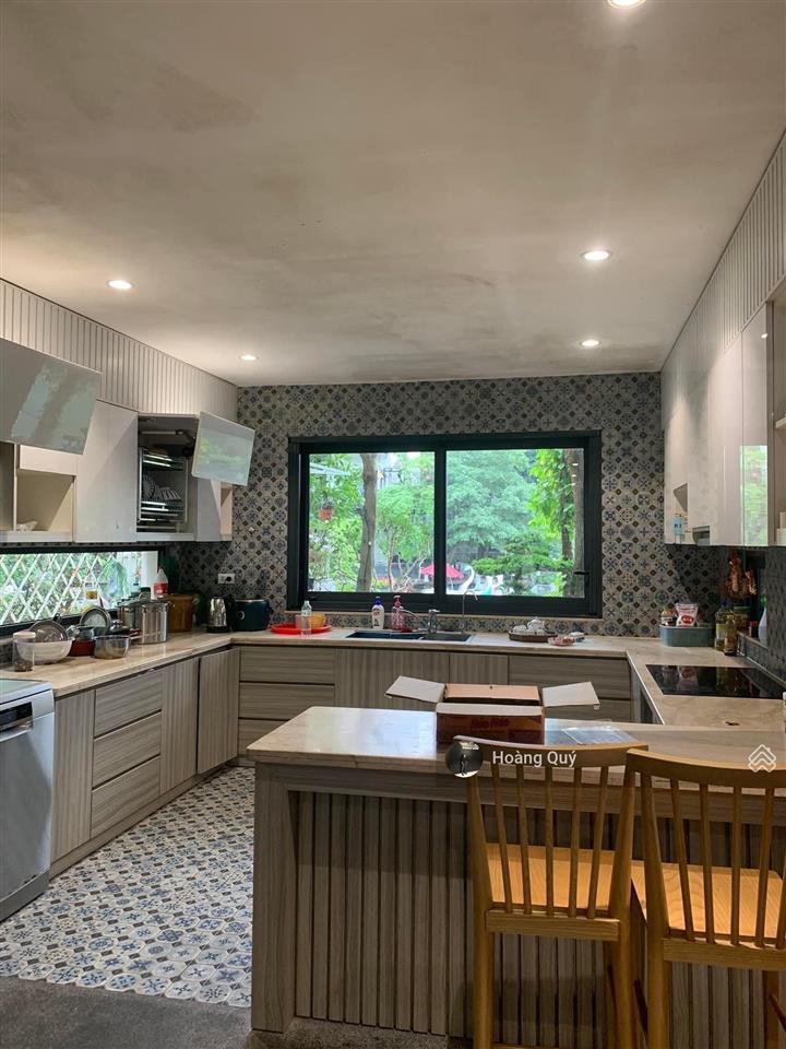 Biệt thự sân vườn kđt mễ trì  nam từ liêm 200m2*hai mặt tiền 10m. view khuôn viên giá 68 tỷ