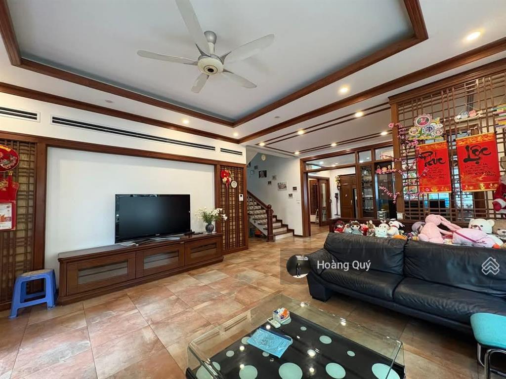 Biệt thự nhà vườn kđt trung văn 131m2*5 tầng. vỉa hè rộng, gần khuôn viên, vị trí đẹp giá 32.5 tỷ