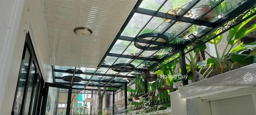 Bán gấp nhà vườn kđt yên hòa  cầu giấy 90m²* 5 tầng. vị trí đẹp view khuôn viên giá chỉ 40 tỷ