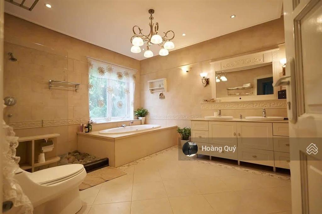Bán gấp nhà vườn nguyễn tuân  thanh xuân lô góc 110m2 mặt tiền 10m. vị trí đẹp thang máy 45 tỷ