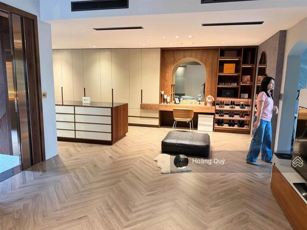 Biệt thự sân vườn licogi 13  khuất duy tiến 152.5m2* 5 tầng. vị trí đẹp 3 mặt thoáng giá chỉ 50 tỷ