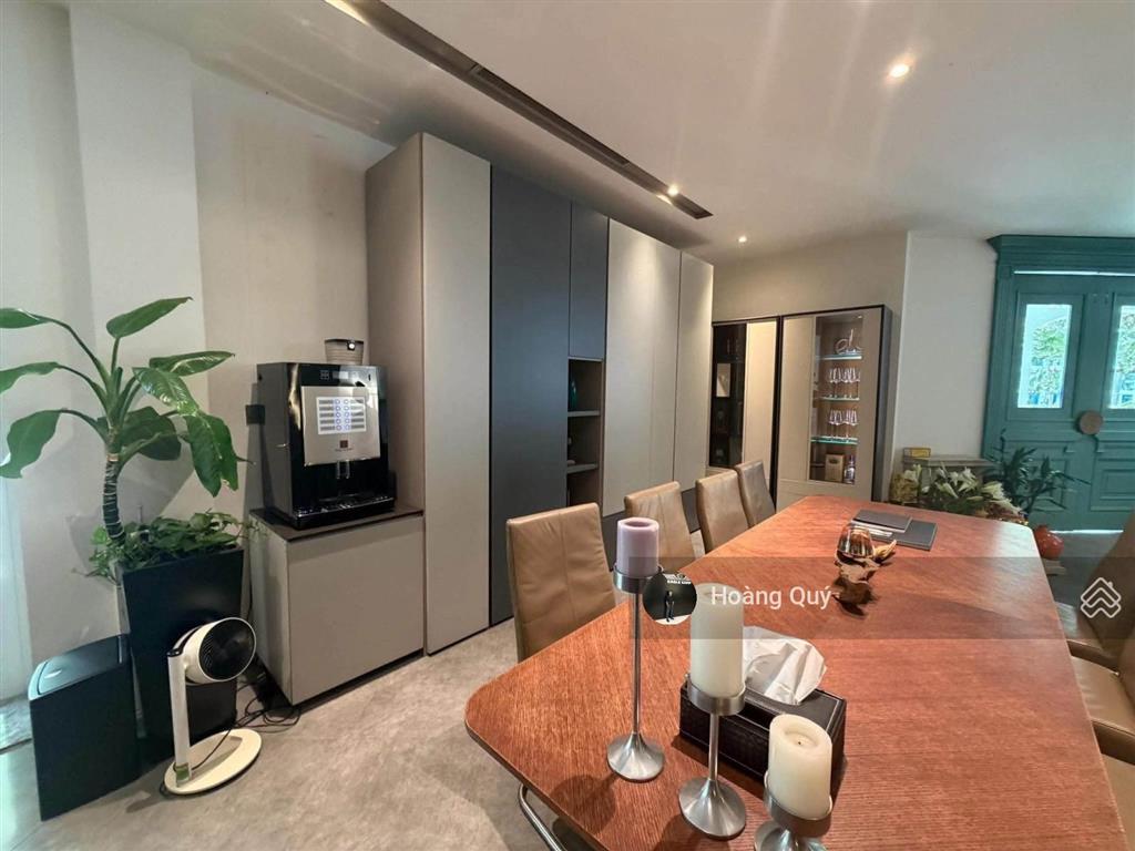 Biệt thự sân vườn licogi 13  khuất duy tiến 152.5m2* 5 tầng. vị trí đẹp 3 mặt thoáng giá chỉ 50 tỷ