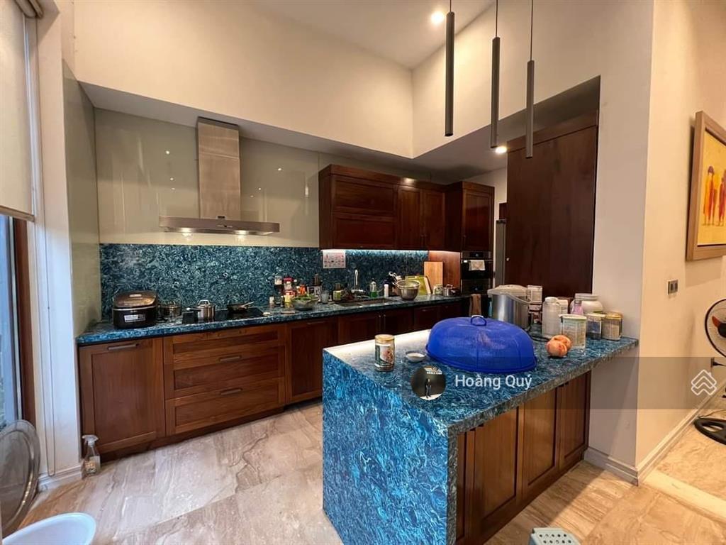 Biệt thự sân vườn làng việt kiều châu âu  nguyễn văn lộc 142m* mặt tiền 9m. hoàn thiện đẹp 45.5 tỷ