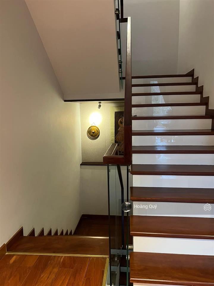 Bán nhà phố khúc thừa dụ  kđt dịch vọng 195m2* mặt tiền 12m. vị trí kinh doanh vỉa hè rộng 83 tỷ