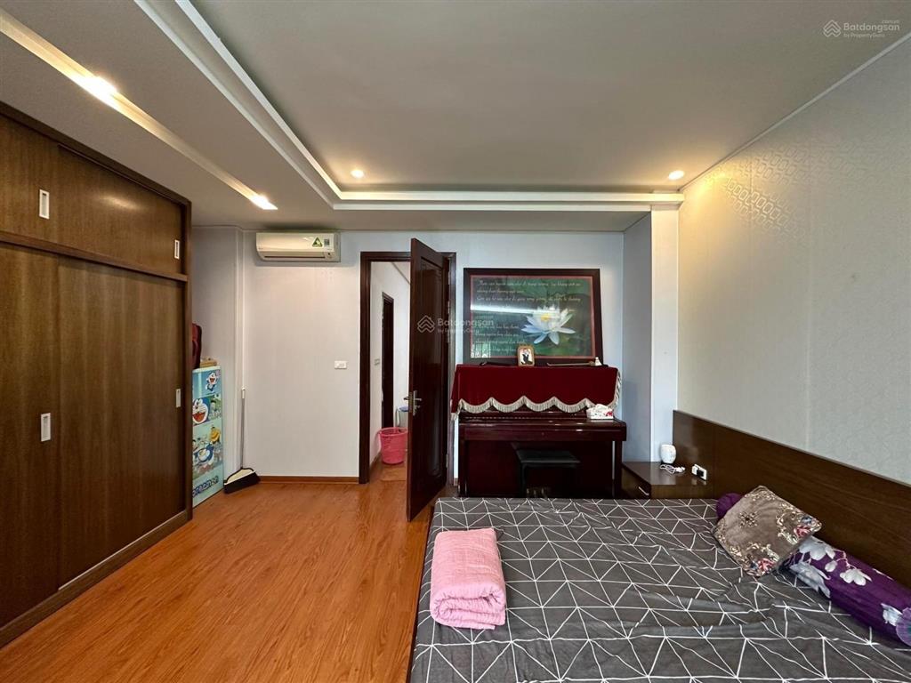Bán gấp nhà phố nguyễn thị định  cầu giấy 40.5m2* 5 tầng. phân lô vỉa hè kinh doanh chỉ 17 tỷ