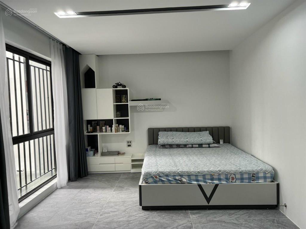 Bán nhà phố đỗ quang 42m2* 5 tầng. vị trí kinh doanh, ô tô tránh cách phố vài bước chỉ 17.5 tỷ