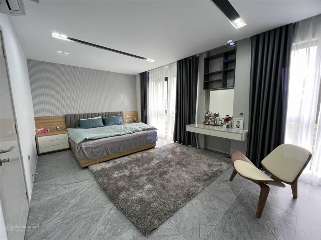 Bán nhà phố đỗ quang 42m2* 5 tầng. vị trí kinh doanh, ô tô tránh cách phố vài bước chỉ 17.5 tỷ
