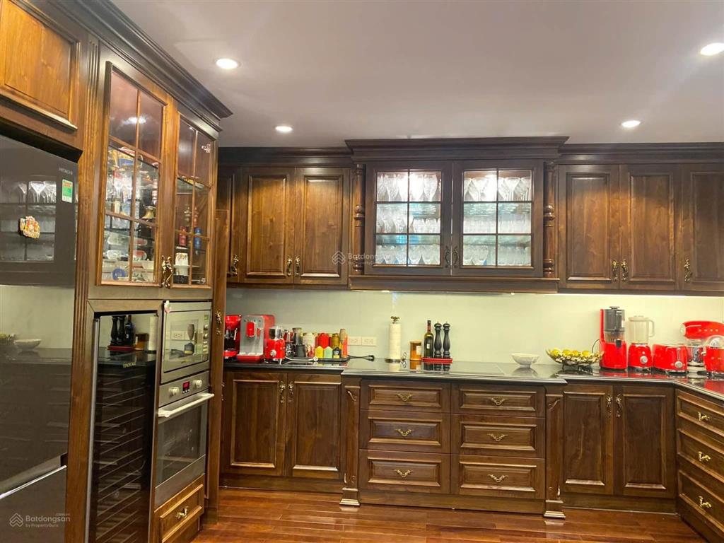 Bán biệt thự làng việt kiều châu âu  nguyễn văn lộc 145m2* mặt tiền 9m. view khuôn viên, dãy chính