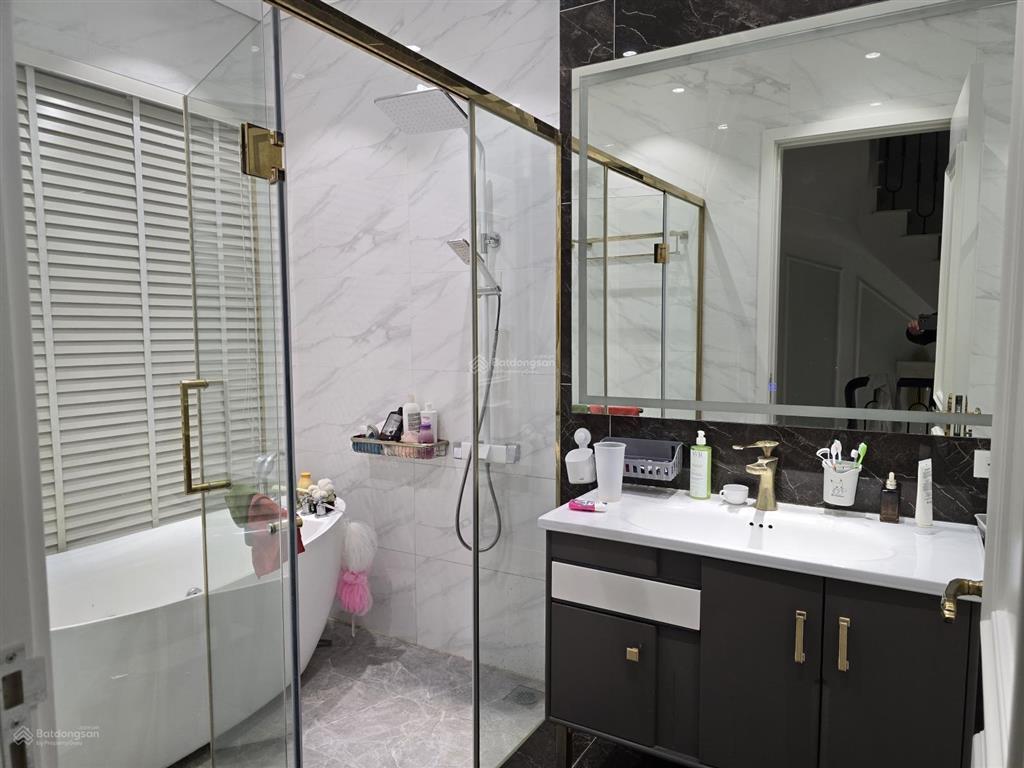 Bán nhà phố nguỵ như kon tum  thanh xuân 45.8m2*5 tầng view khuôn viên vỉa hè kinh doanh chỉ 16 tỷ