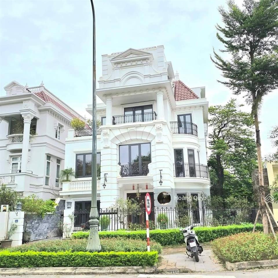 Biệt thự sân vườn kđt linh đàm  lô góc 245m2*5 tầng thang máy. hai mặt tiền kinh doanh chỉ 63.5 tỷ