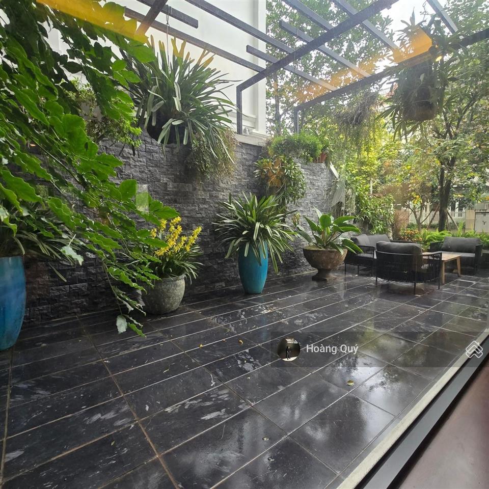 Biệt thự sân vườn kđt linh đàm  lô góc 245m2*5 tầng thang máy. hai mặt tiền kinh doanh chỉ 63.5 tỷ