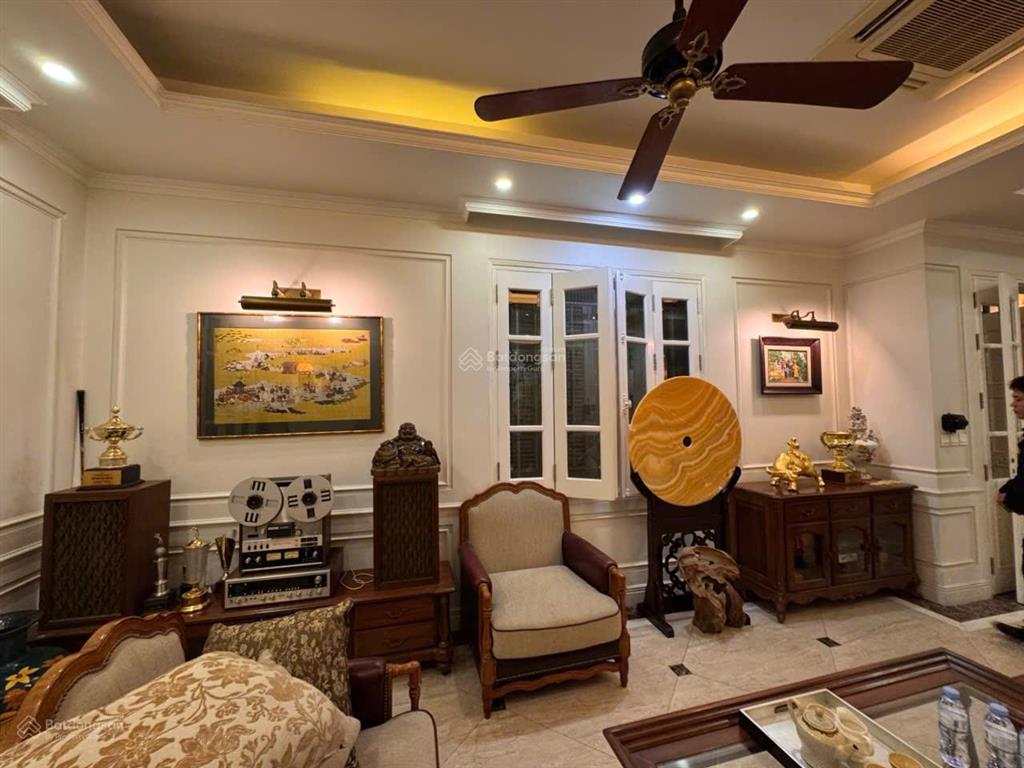 Bán gấp nhà phố trung kính  cầu giấy 68.5m2* 5 tầng. vỉa hè rộng vị trí kinh doanh giá 28 tỷ