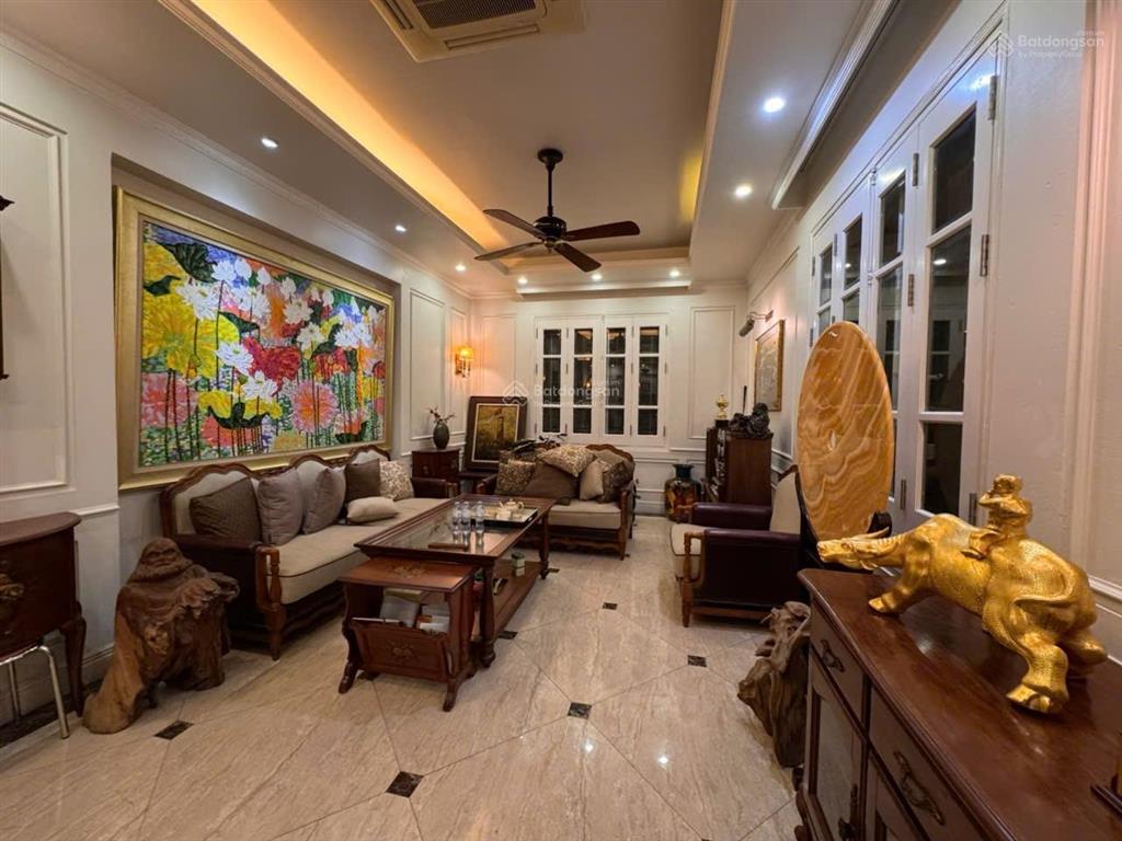 Bán gấp nhà phố trung kính  cầu giấy 68.5m2* 5 tầng. vỉa hè rộng vị trí kinh doanh giá 28 tỷ