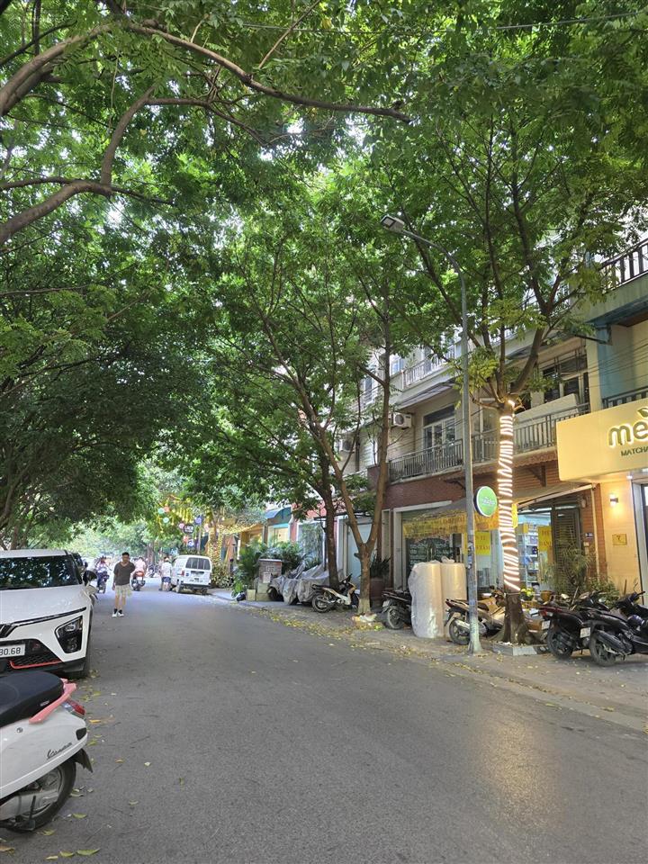 Liền kề làng việt kiều châu âu  nguyễn văn lộc 79m2* 5 tầng. thang máy, view hồ kinh doanh 24.8 tỷ
