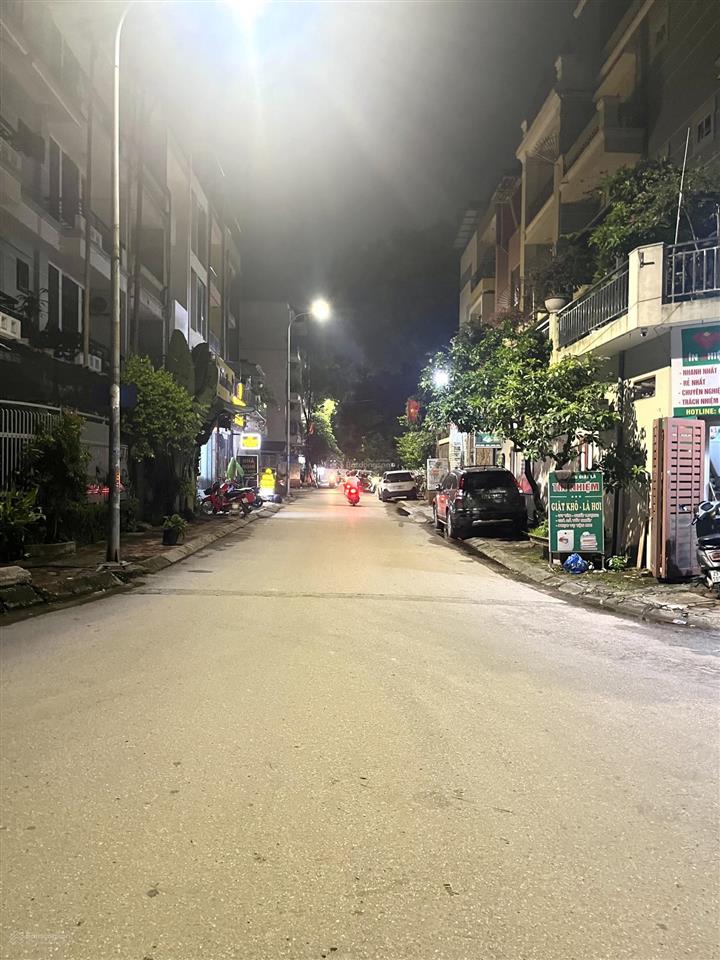Chính chủ nhà vị trí cực đẹp kđt văn quán trục chính, kinh doanh, thoáng, gần trường học 3 cấp