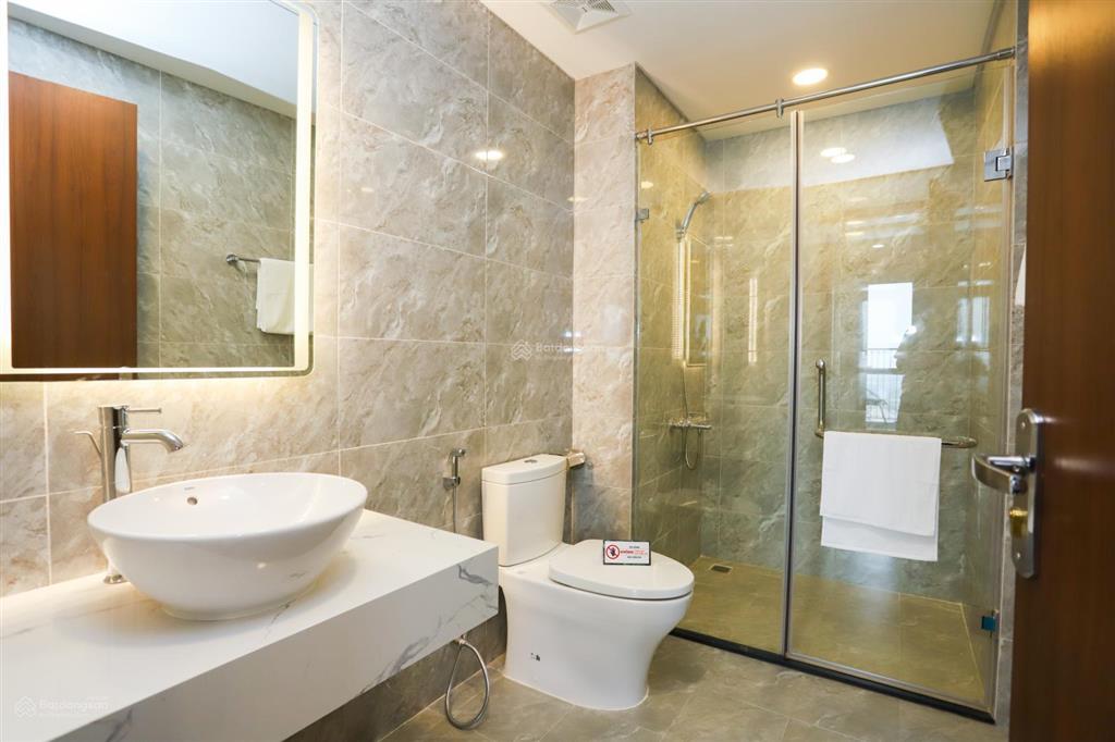 Bán gấp căn hộ 138m2 giá quá rẻ chỉ 57 triệu/m2, tầng trung, view bể bơi, full đồ, đã có sổ.