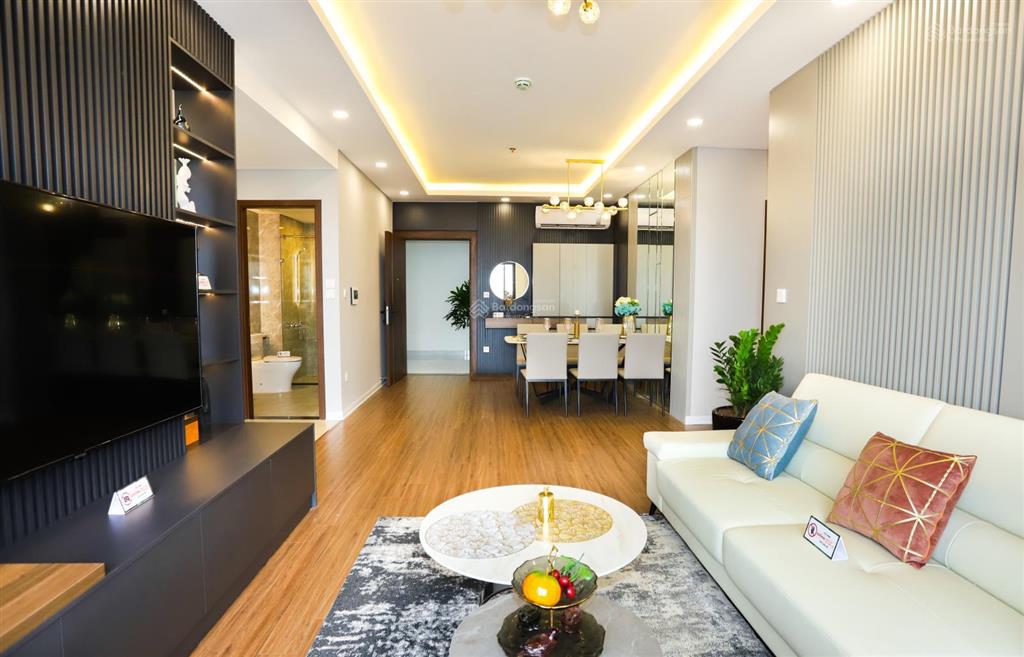 Bán gấp căn hộ 138m2 giá quá rẻ chỉ 57 triệu/m2, tầng trung, view bể bơi, full đồ, đã có sổ.