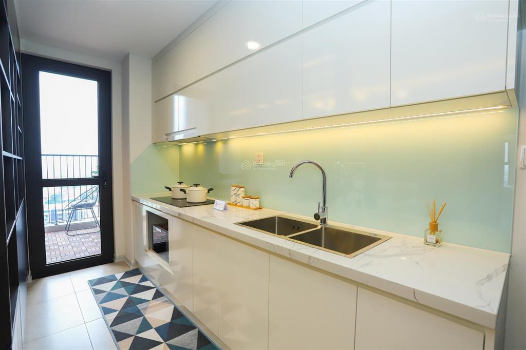 Bán gấp căn hộ 138m2 giá quá rẻ chỉ 57 triệu/m2, tầng trung, view bể bơi, full đồ, đã có sổ.