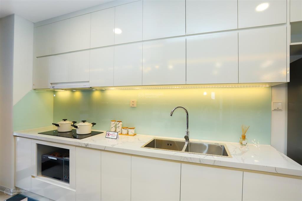 Bán gấp căn hộ 138m2 giá quá rẻ chỉ 57 triệu/m2, tầng trung, view bể bơi, full đồ, đã có sổ.