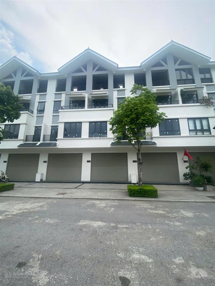 Liền kề hinode royal park 100m 4 tầng giá chỉ 12 tỷ, sẵn sổ hồng để giao dịch.