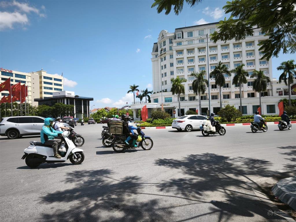 Bán lô góc 330m2 ngang 20m khu biệt thự anh dũng 3. cạnh cầu rào 2. 3xtr/m2