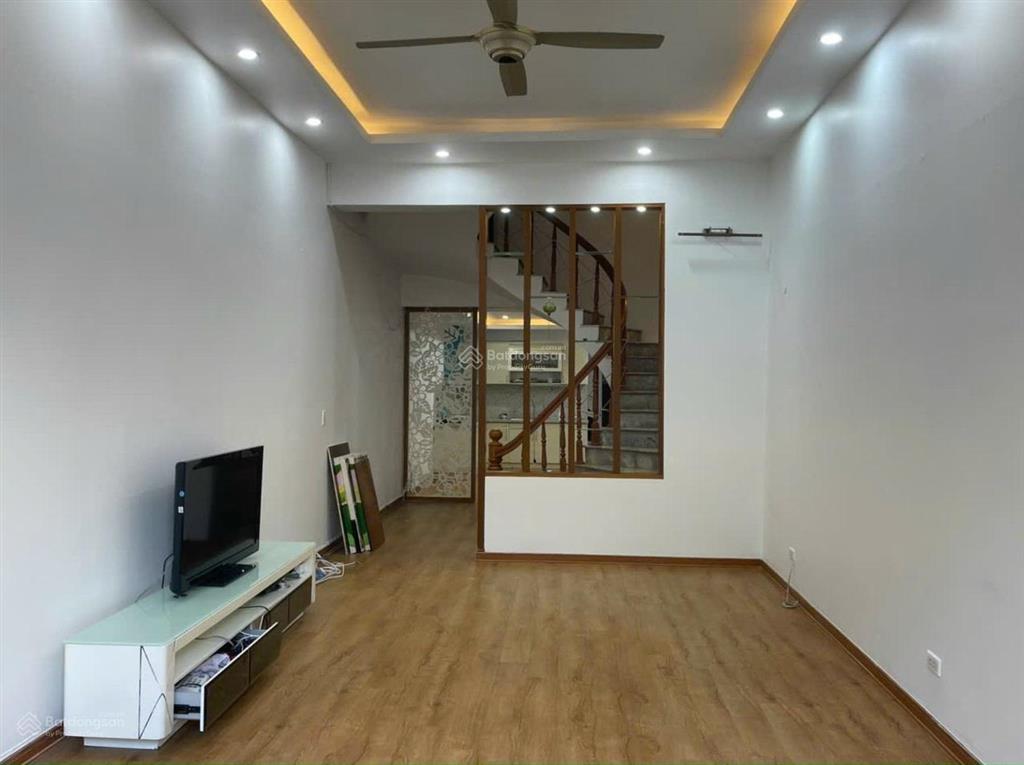 Chính chủ cần bán nhà 3 tầng ngõ 5m, 79 ngô gia tự, giá cần bán nhanh.