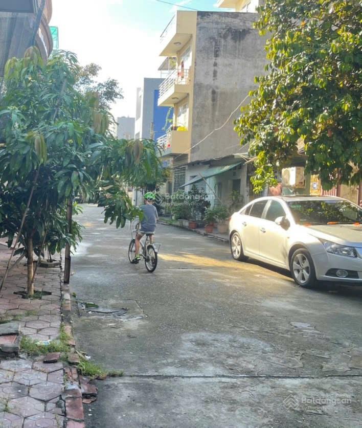 Chính chủ cần bán nhà 3 tầng ngõ 5m, 79 ngô gia tự, giá cần bán nhanh.
