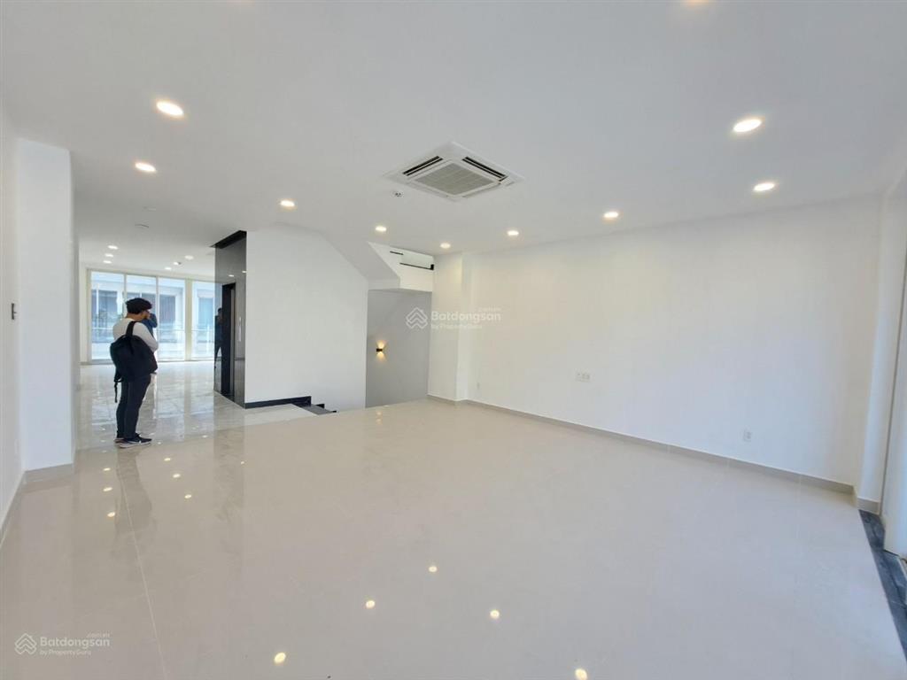 Cho thuê nguyên căn shophouse saritown chỉ 108 triệu