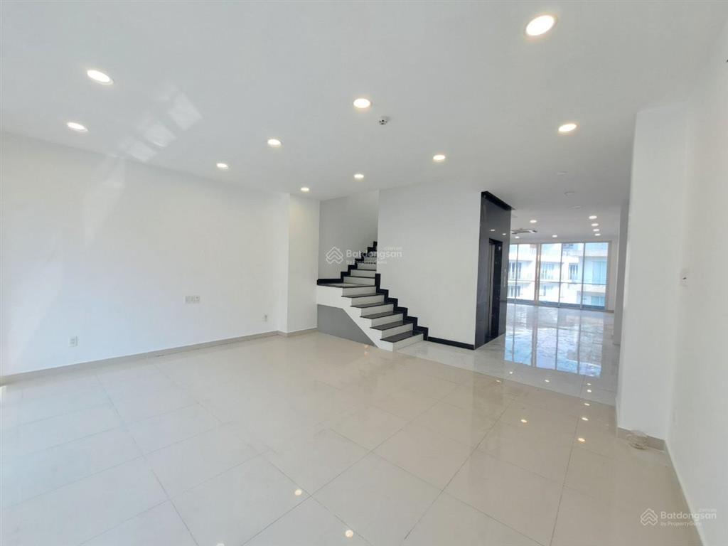 Cho thuê nguyên căn shophouse saritown chỉ 108 triệu