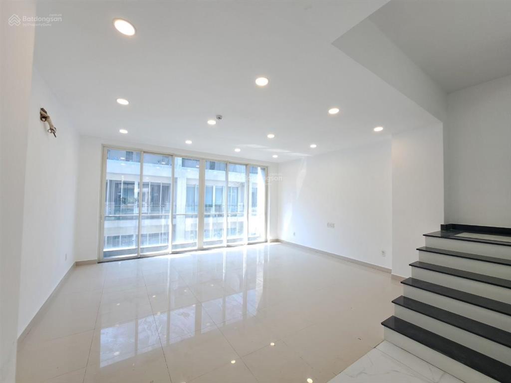 Cho thuê nguyên căn shophouse saritown chỉ 108 triệu