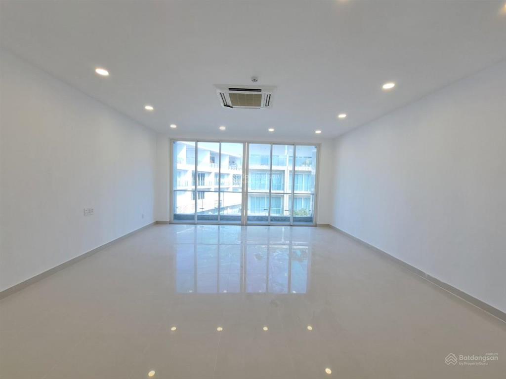 Cho thuê nguyên căn shophouse saritown chỉ 108 triệu