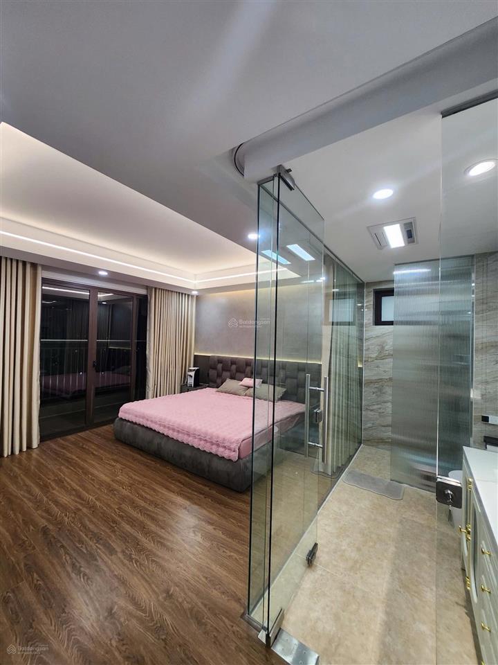 Cần bán căn hộ 3 phòng ngủ 168m2 tầng trung, giá 13,5 tỷ