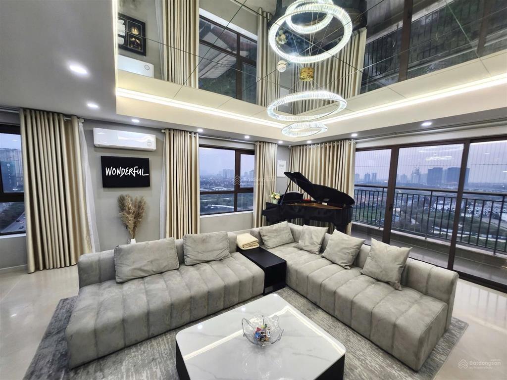 Cần bán căn hộ 3 phòng ngủ 168m2 tầng trung, giá 13,5 tỷ